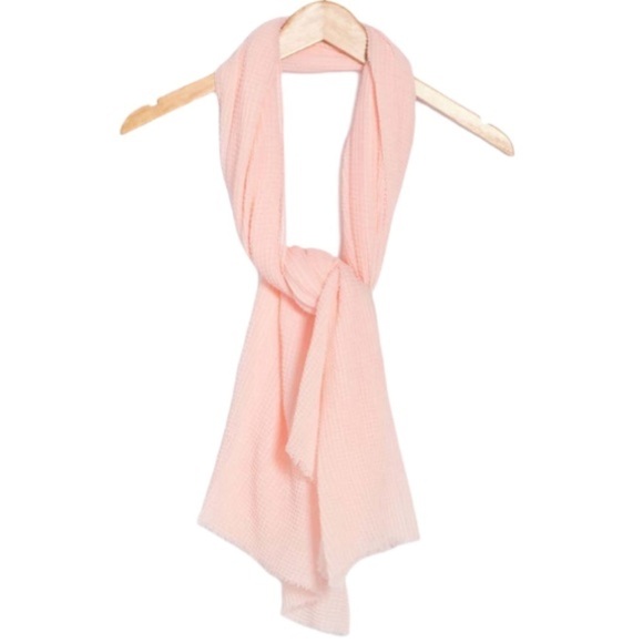 BCBG Women’s Pink Oversized Pleated Wrap Scarf NWT - Picture 4 of 4